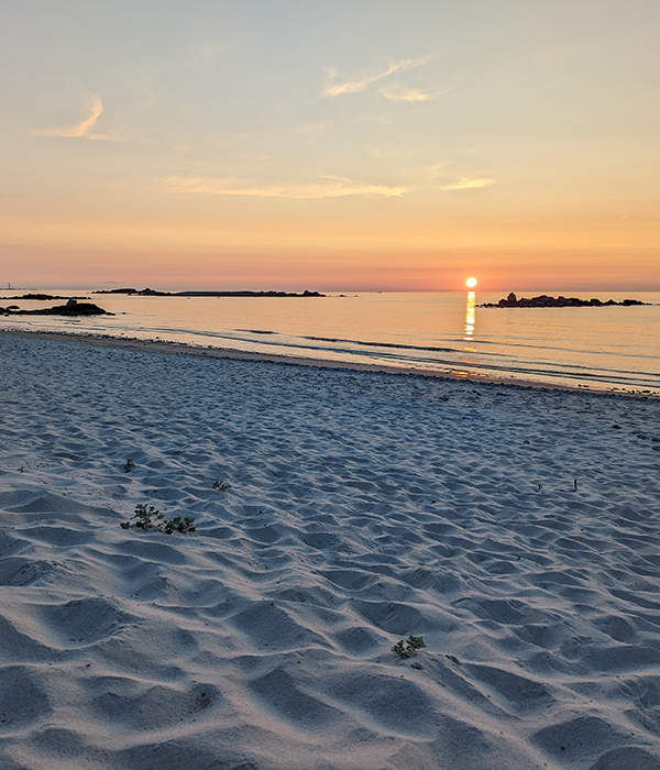 Coucher de soleil sur la plage du Curnic à Guissény