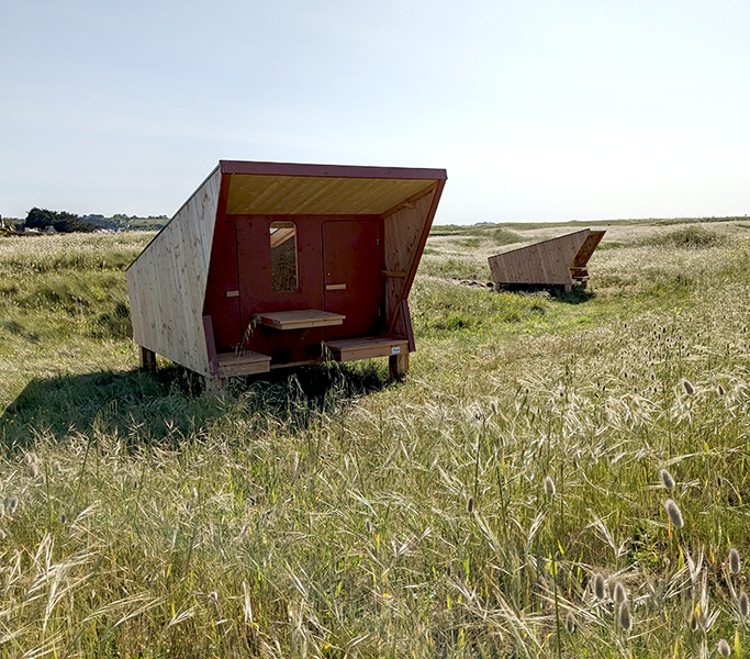 Cabanes en bois sur les dunes de Guissény