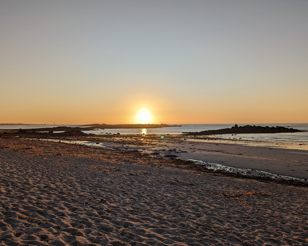 Soleil sur la plage du Curnic près du camping de Guissény