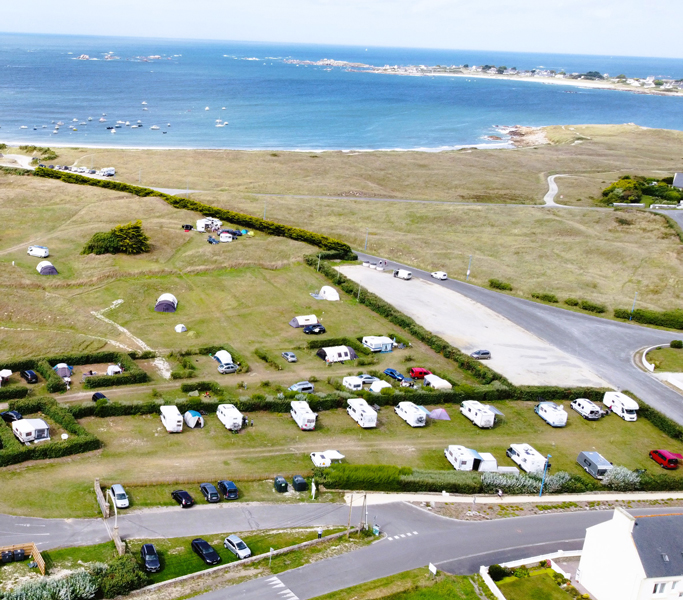 Emplacements pour camping car sur les dunes du Curnic à Guissény vue du ciel